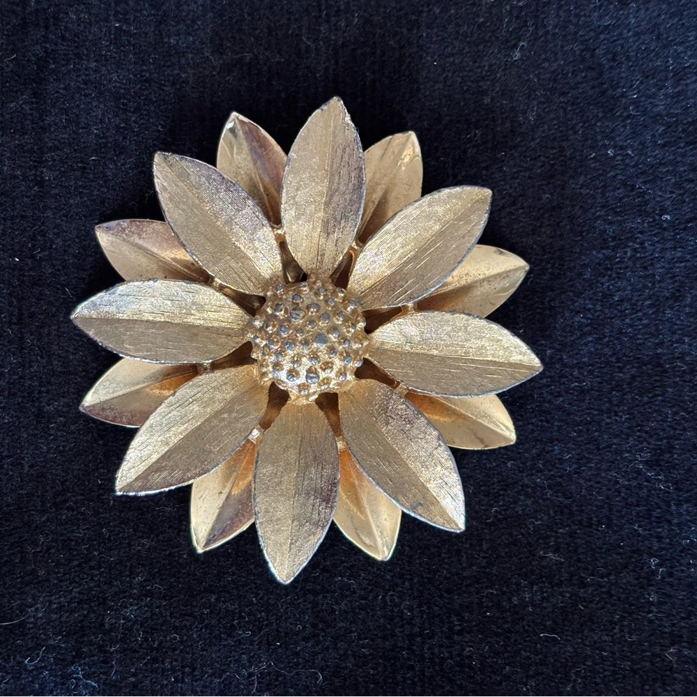 Vintage Sarah Coventry "Satin Petals"  Brooch